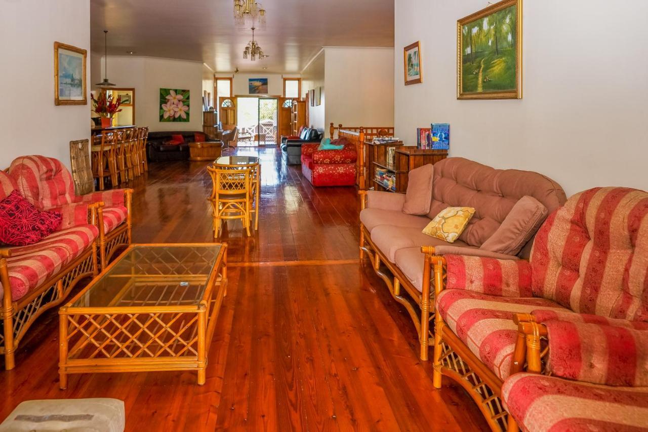 Lynn'S Getaway Hotel 아피아 외부 사진
