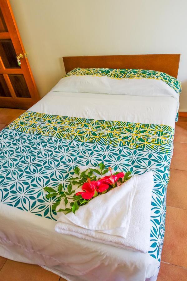 Lynn'S Getaway Hotel 아피아 외부 사진