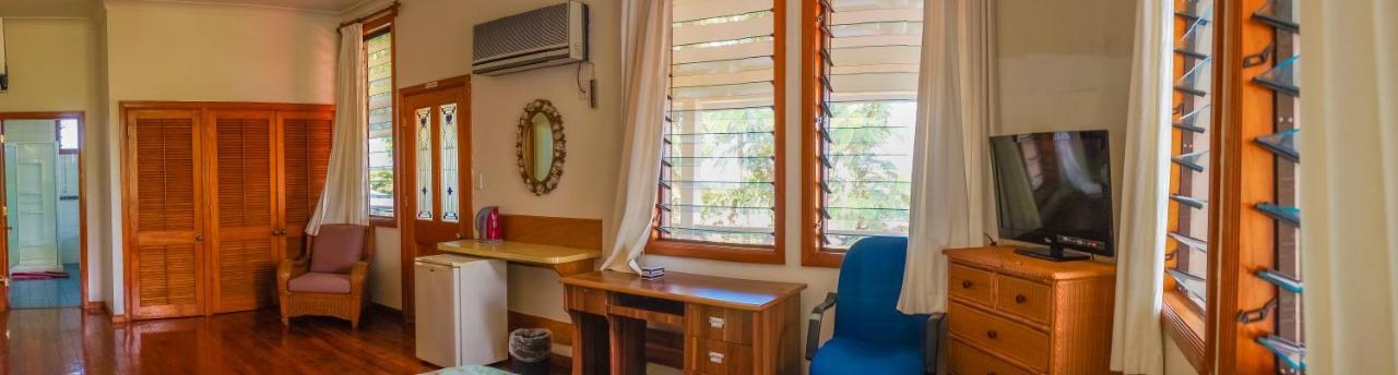 Lynn'S Getaway Hotel 아피아 외부 사진