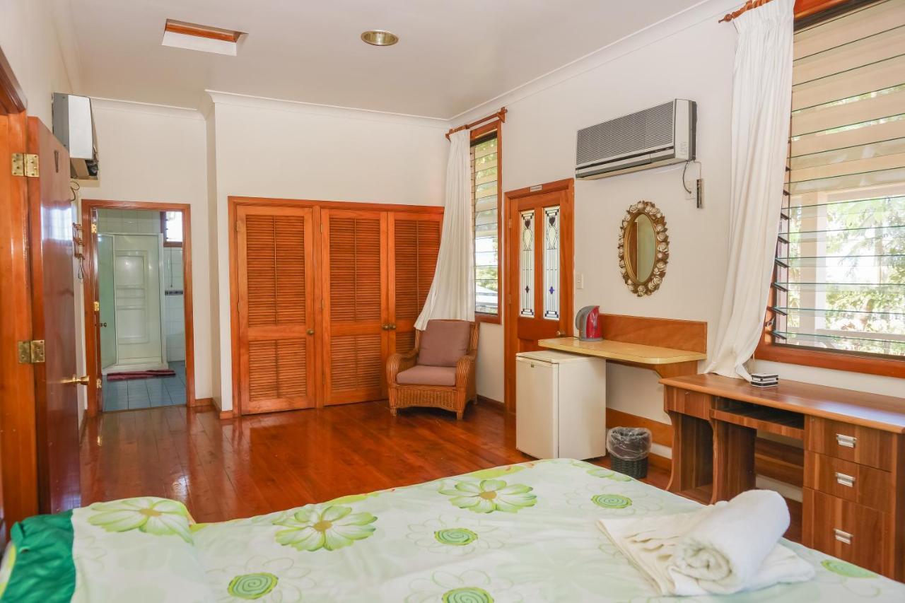 Lynn'S Getaway Hotel 아피아 외부 사진