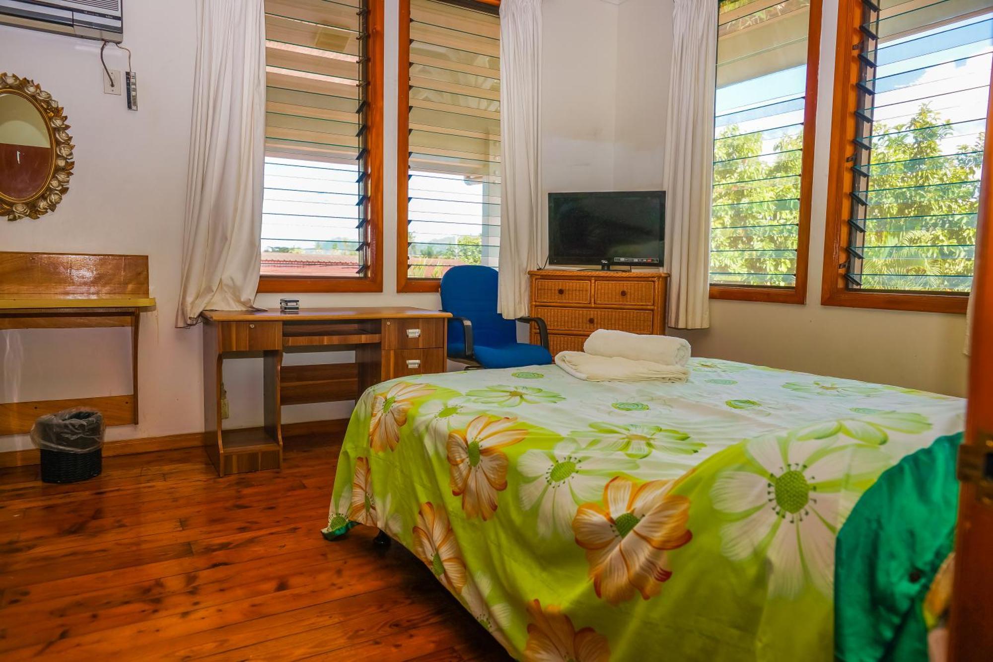 Lynn'S Getaway Hotel 아피아 외부 사진