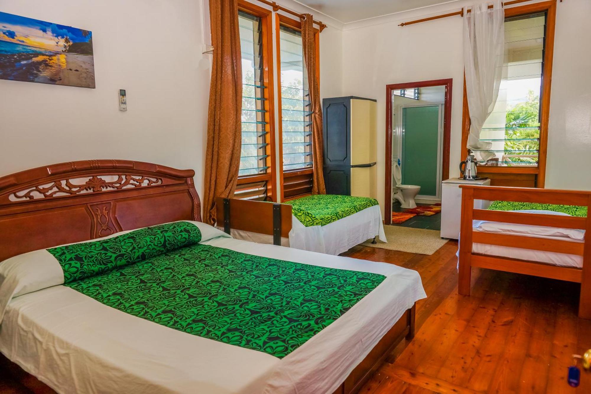Lynn'S Getaway Hotel 아피아 외부 사진