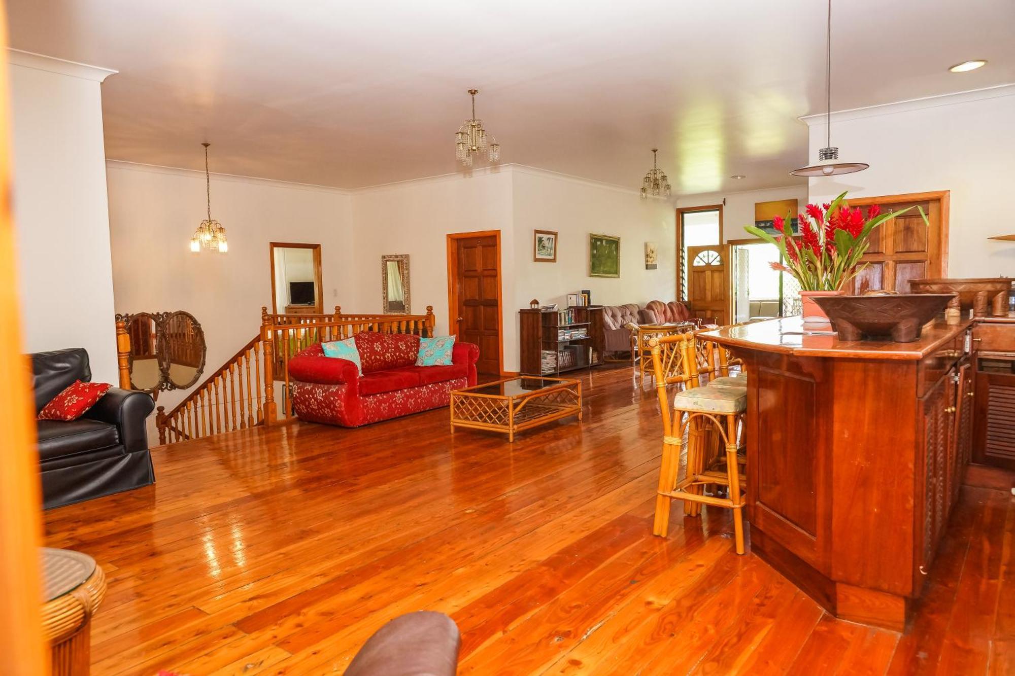 Lynn'S Getaway Hotel 아피아 외부 사진