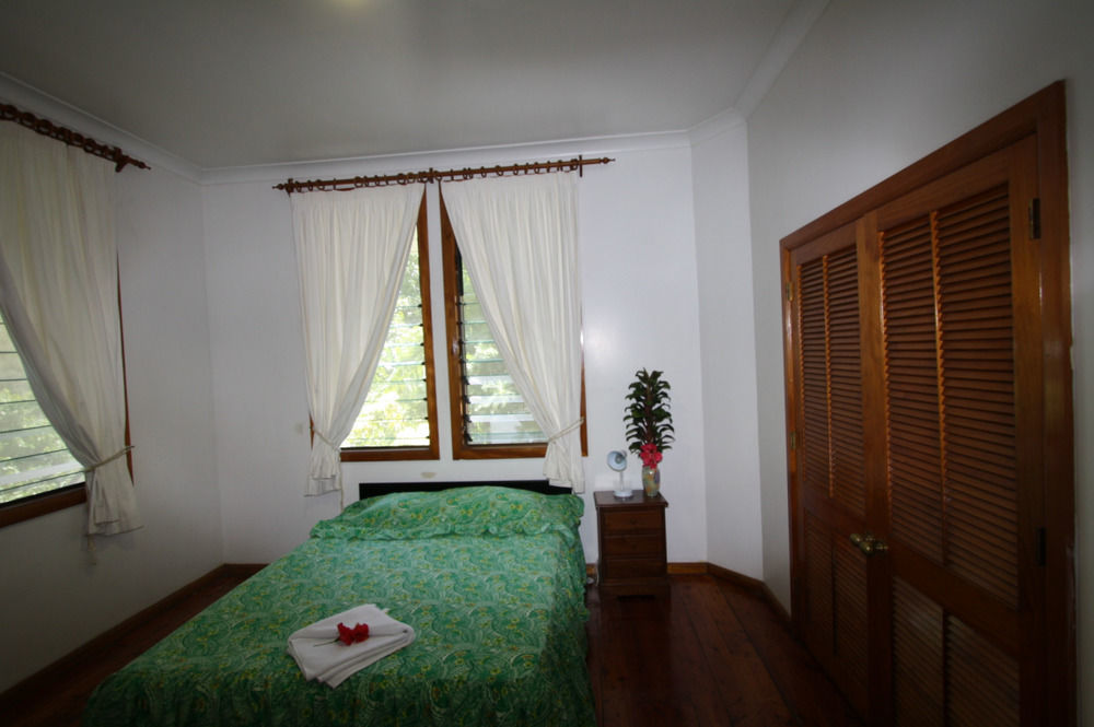 Lynn'S Getaway Hotel 아피아 외부 사진