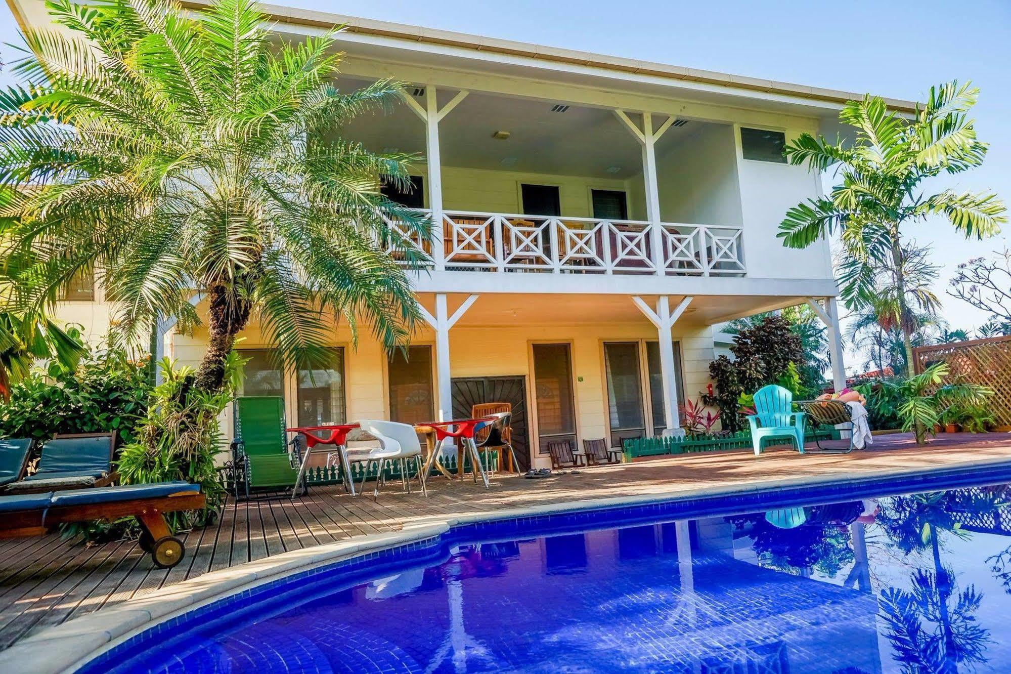 Lynn'S Getaway Hotel 아피아 외부 사진