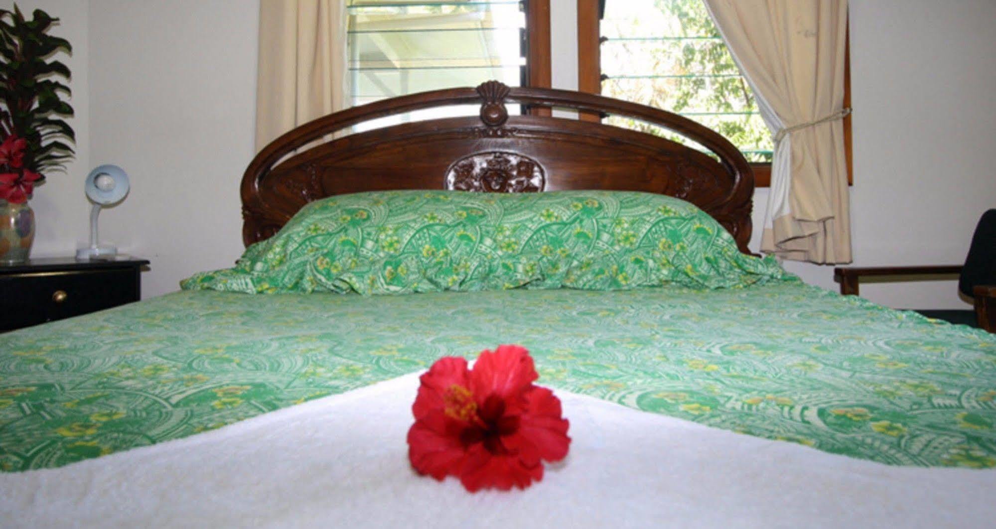 Lynn'S Getaway Hotel 아피아 외부 사진