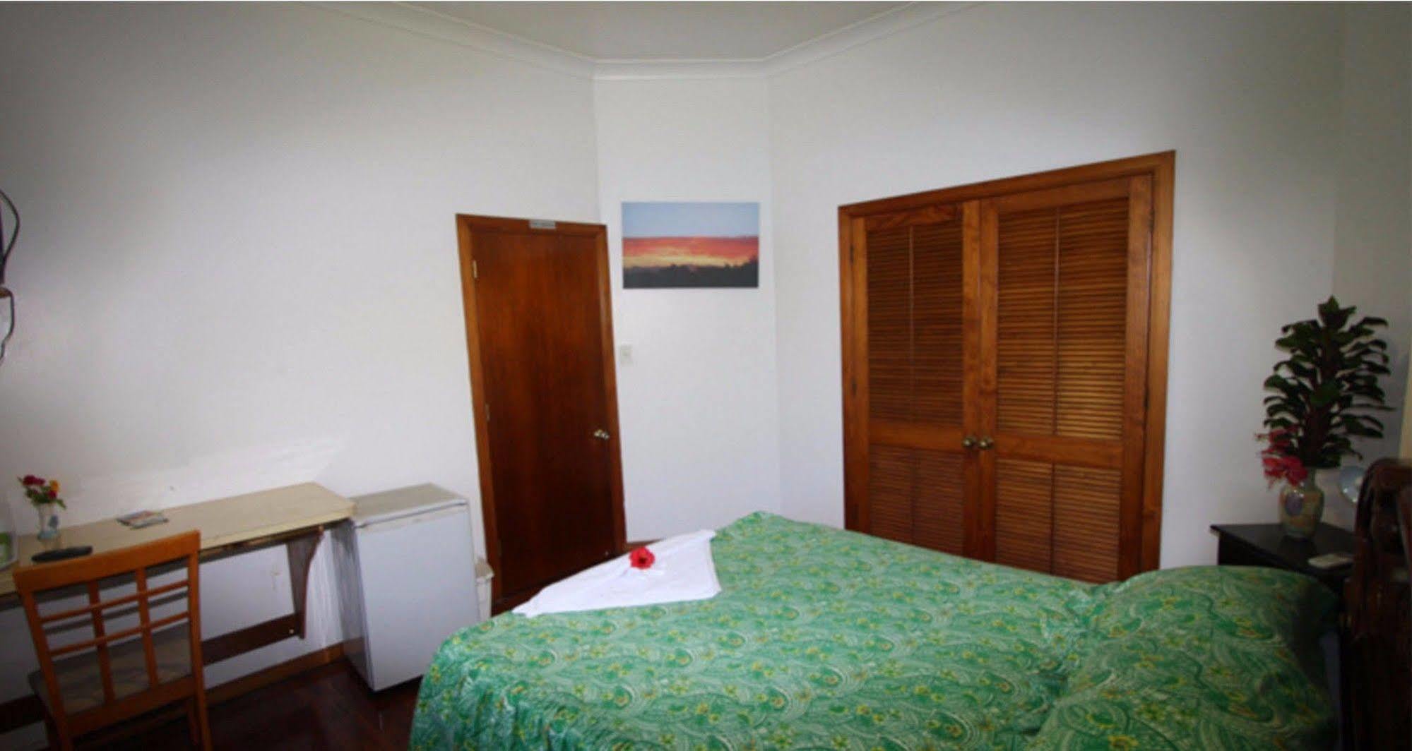 Lynn'S Getaway Hotel 아피아 외부 사진
