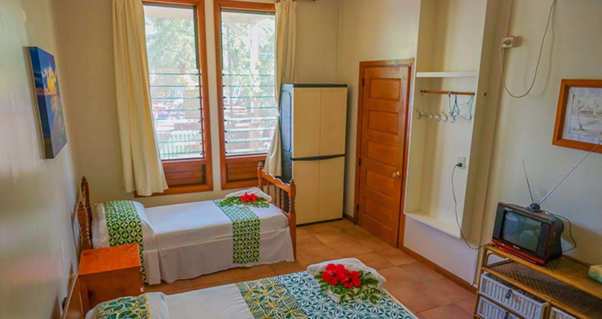 Lynn'S Getaway Hotel 아피아 외부 사진